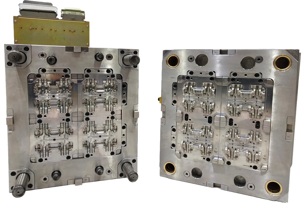 8-Cavity Housing Mold and Hot Runner